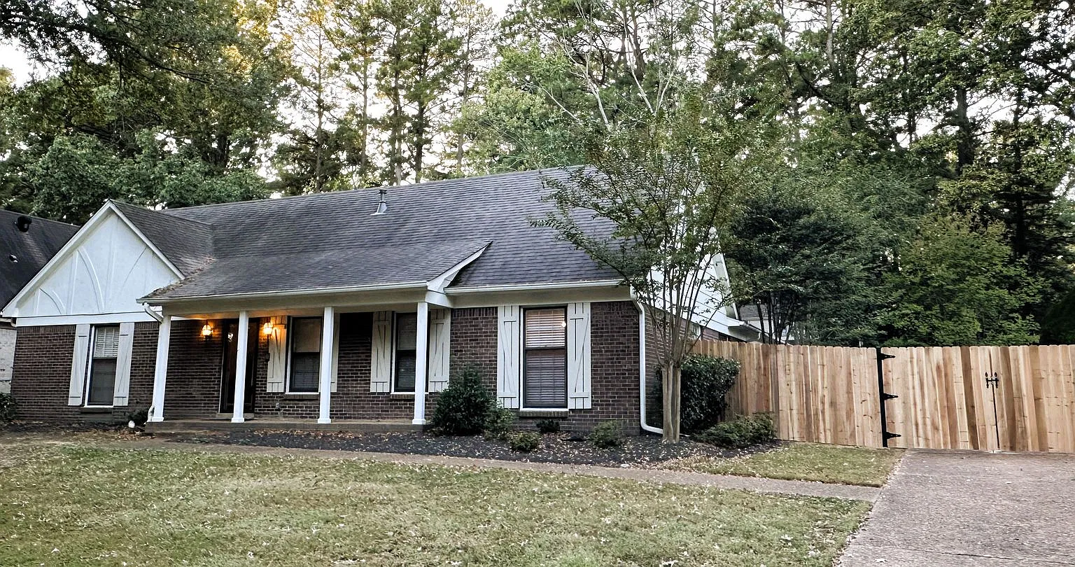 Spacious Germantown home! Fully Fenced! Walking distance to Farmington Elementary. Small pets are... — Photo 1