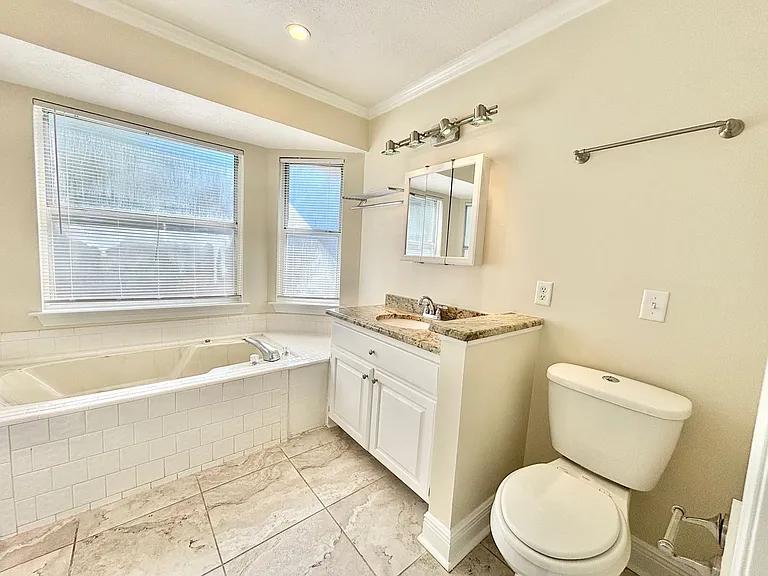 10017 Foxrun Rd — Photo 8