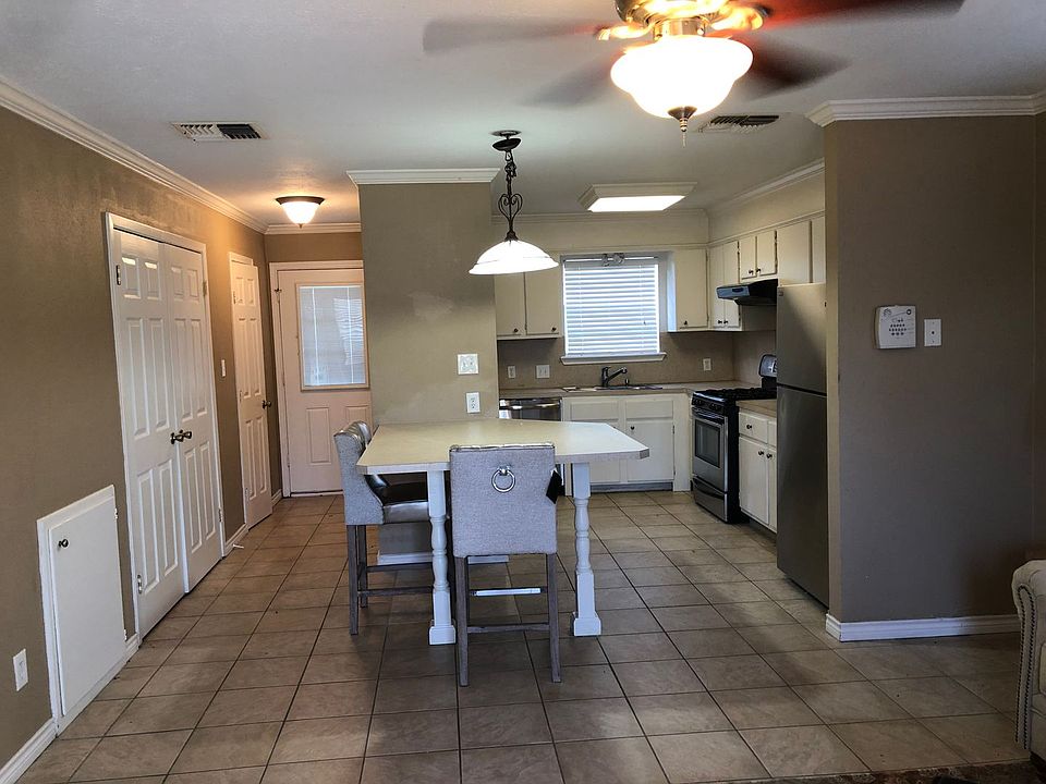 1st image of 703 Chalet Ct
