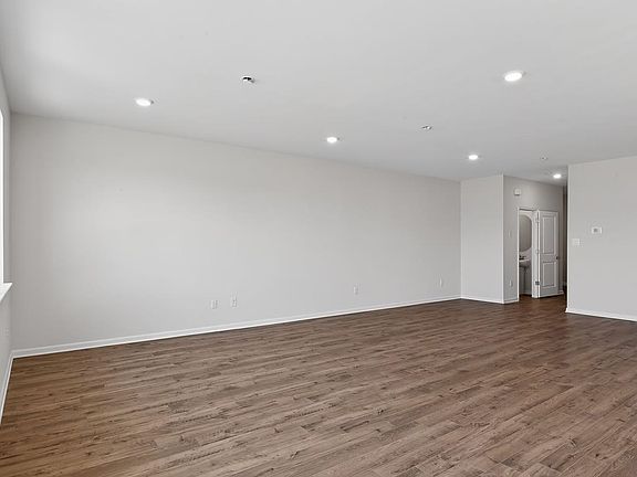 4th image of 3 Dalton Way #102