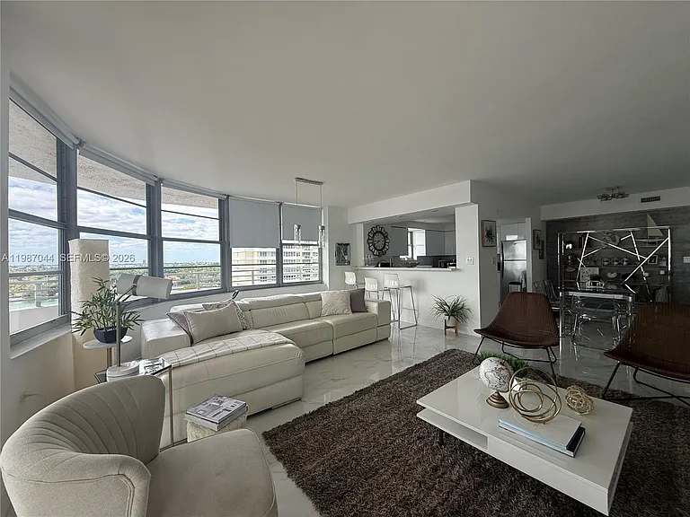 5555 Collins Ave #8R — Photo 9