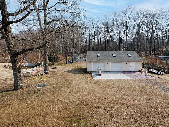 2nd image of 939 Shore Acres Rd