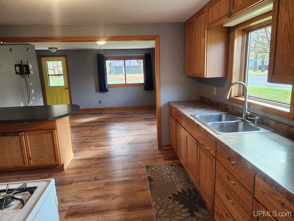 241 W 3rd St, Caspian, MI 49915 Zillow