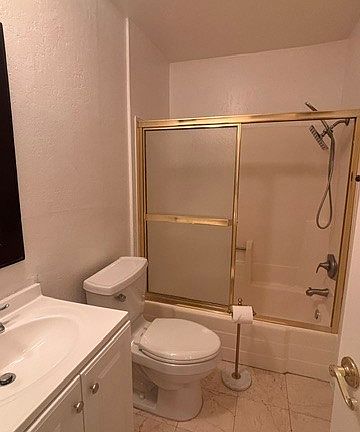 5th image of 18530 Hatteras St Unit 102
