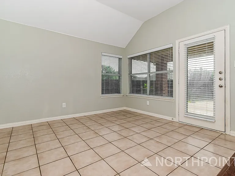 1204 Lost Valley Dr — Photo 11