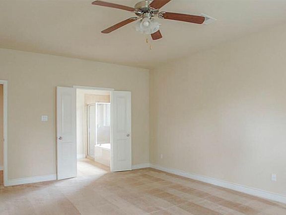 3rd image of 84 W Wading Pond Cir