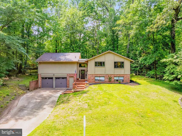 2404 Sugarberry Ct, Reston, VA 20191