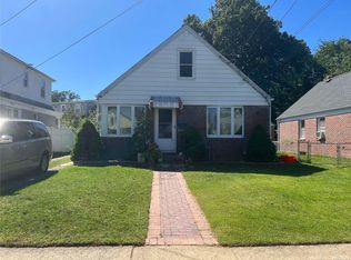 42 Blossom Row, Valley Stream, NY 11580