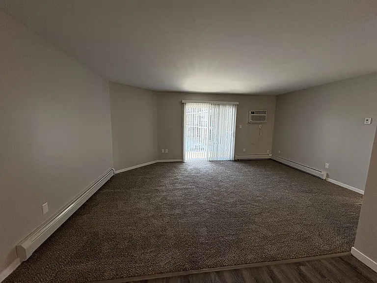 Broadway Crossing Apartments — Photo 15
