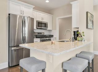 443 Essex St Unit 204, Swampscott, MA 01907