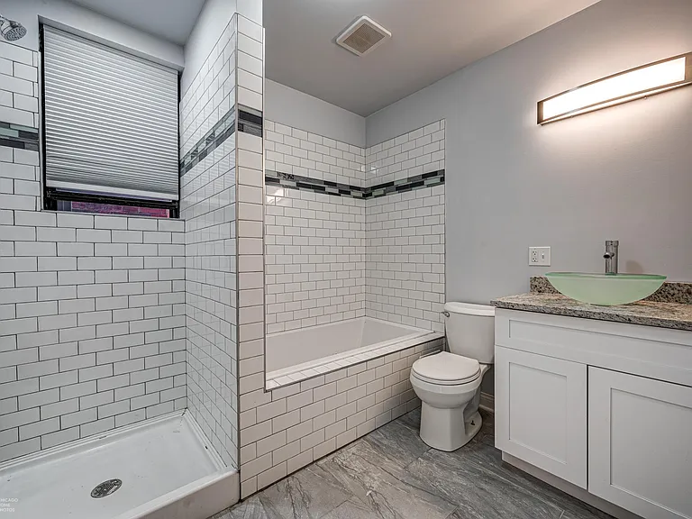 2048 E 69th St #3B — Photo 5