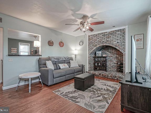 3rd image of 25 Elizabeth Dr