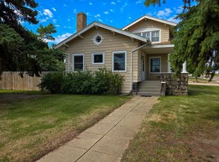 104 3rd Ave W, Williston, ND 58849