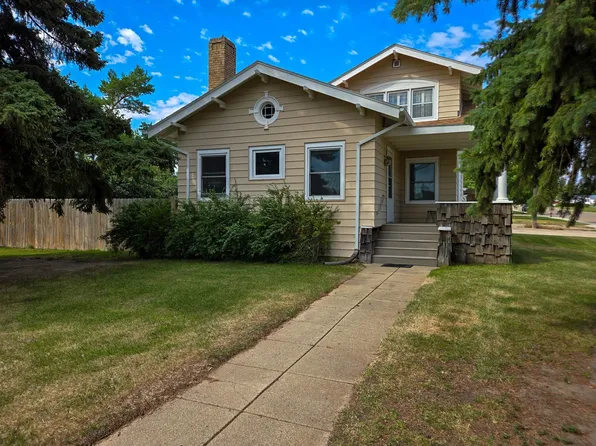 104 3rd Ave W, Williston, ND 58849