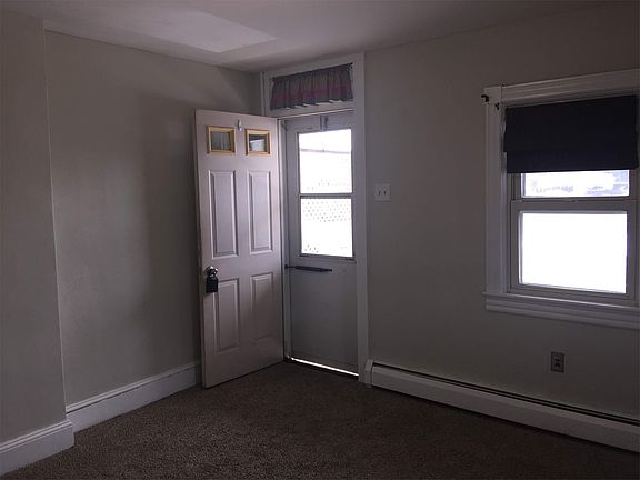 Front door / Living room