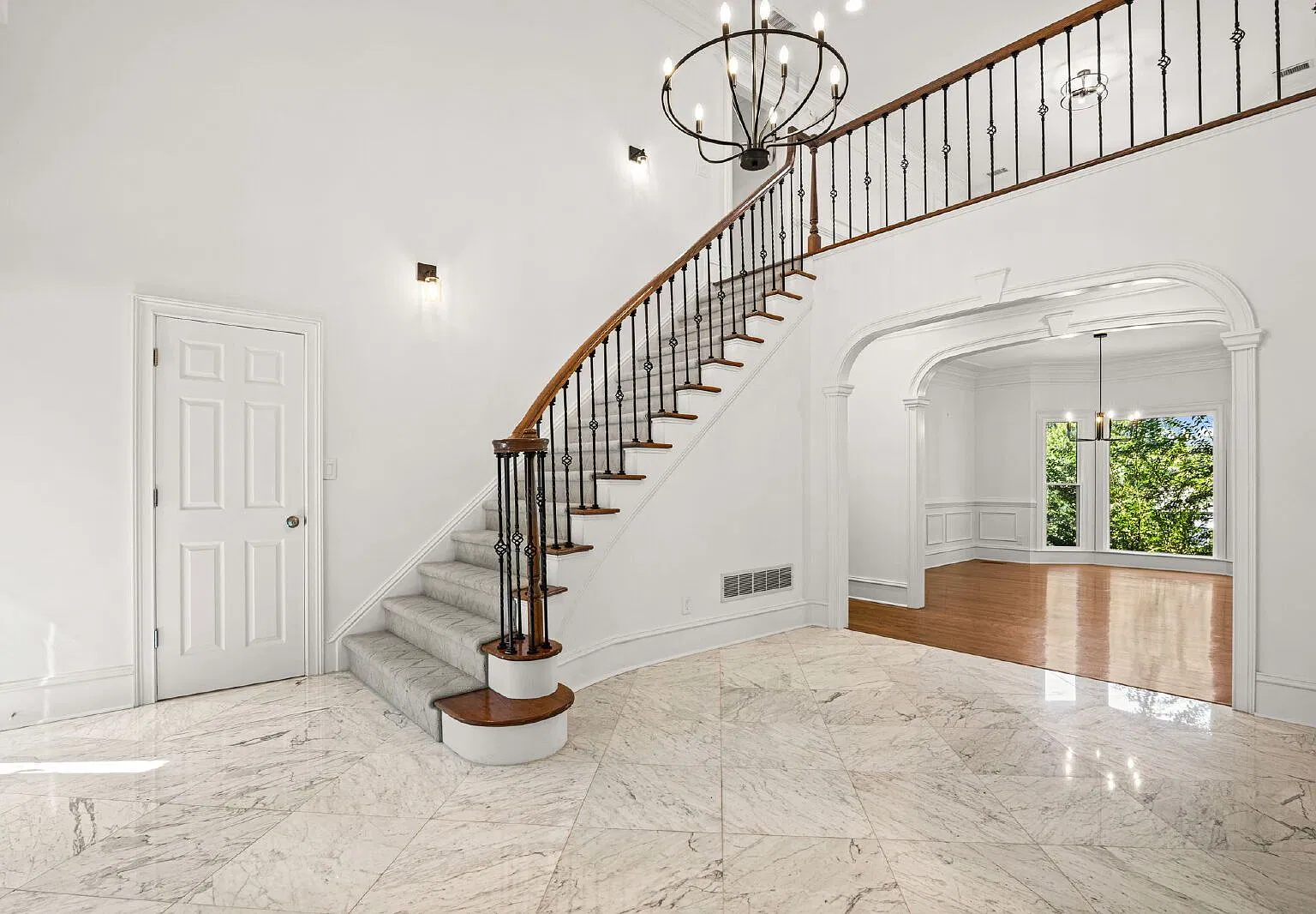 3 bed, 4.5 bath, 5804 sqft, $6,300 — Photo 4