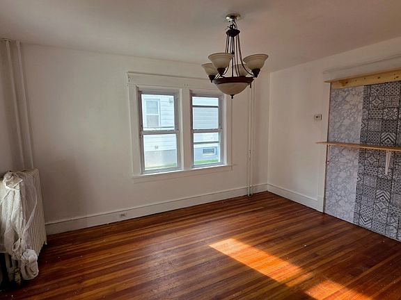 5th image of 5 E Stone St #0