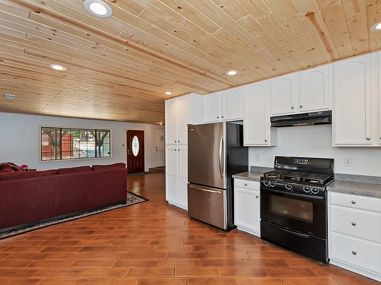 344 Montclair Dr — Photo 5