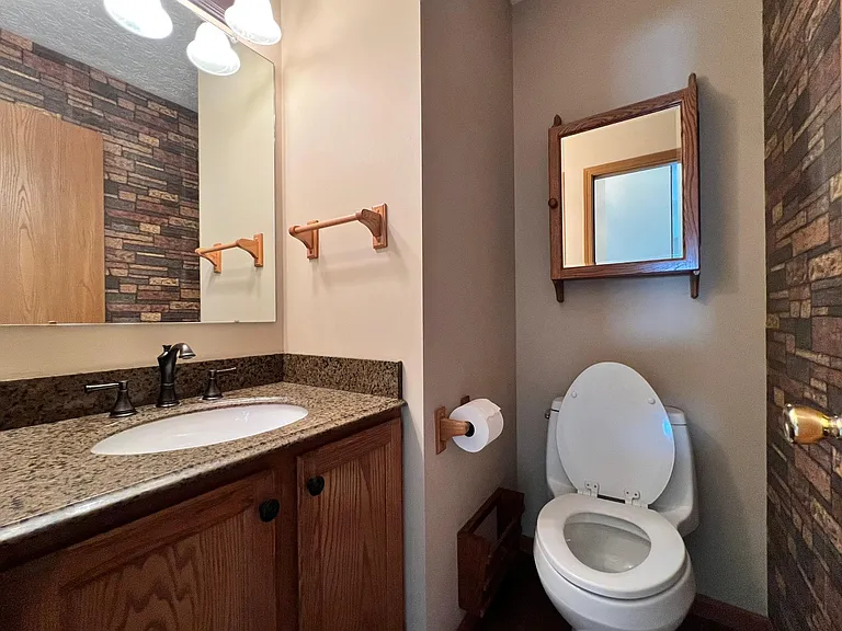 758 N Starr Dr — Photo 16