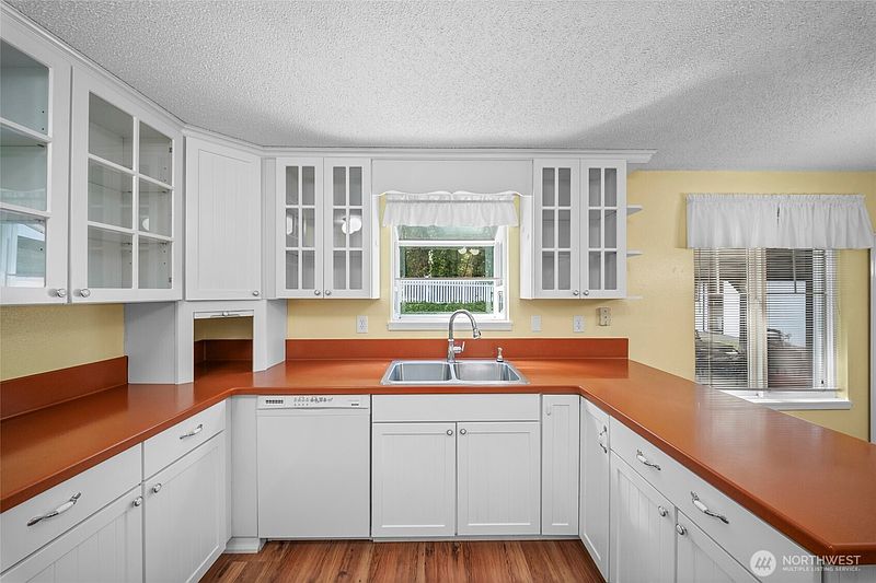 5th image of 8573 Conifer Court SE