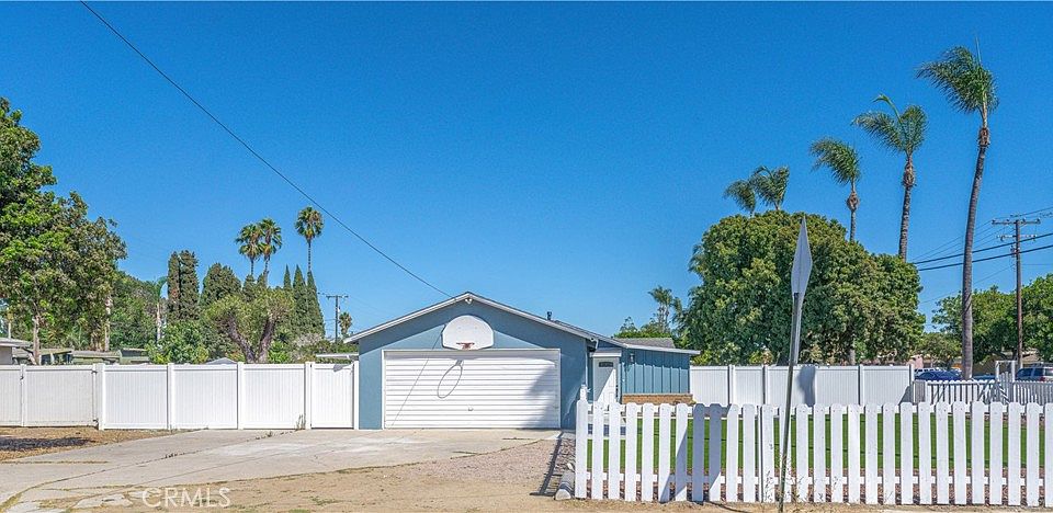 1st image of 4301 W Lilac Ave