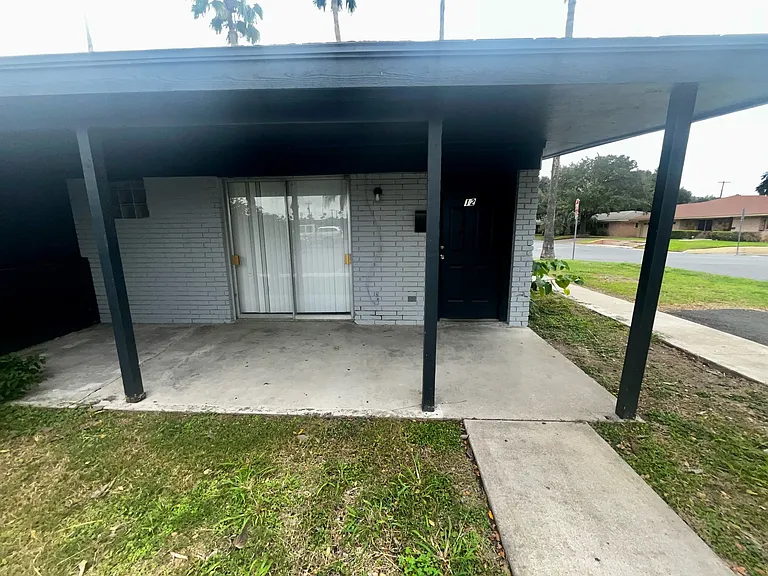 1101 Hibiscus Ave — Photo 1
