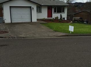 466 Corona Loop Rd, Roseburg, OR 97471