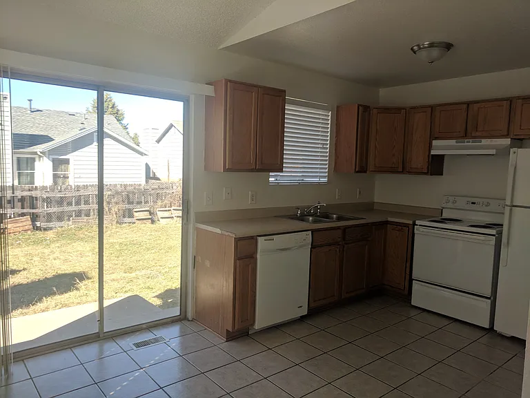 14492 E 47th Ave — Photo 3