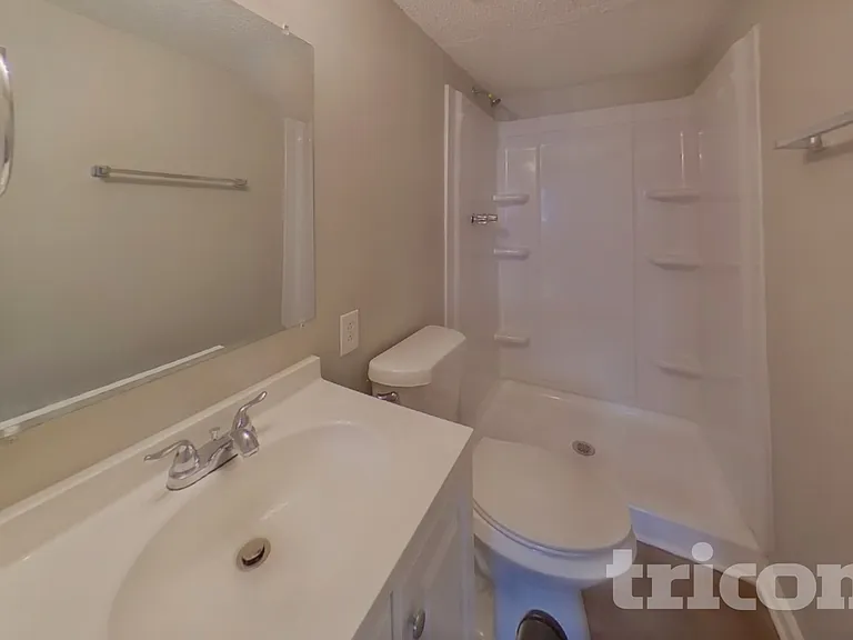111 Woodspur Rd — Photo 14