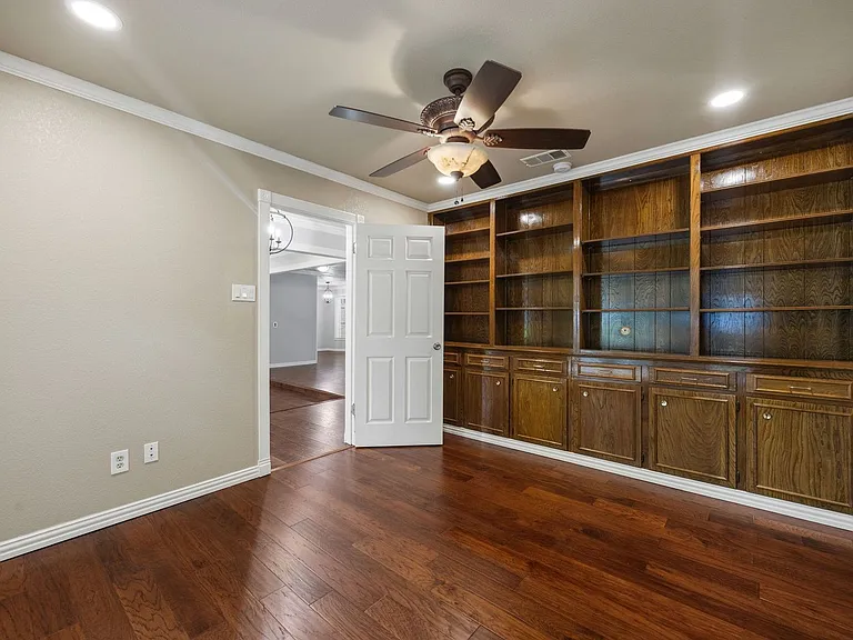 2231 Shadywood Ct — Photo 12