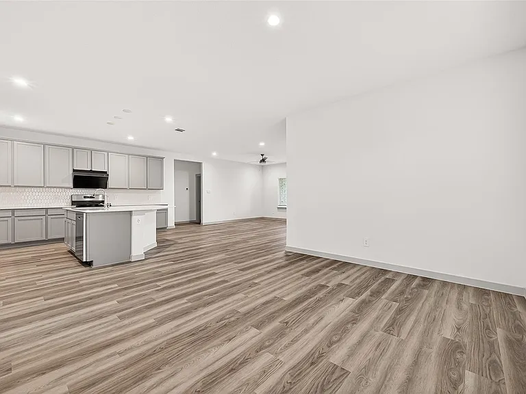 1107 Lakes Edge Ln — Photo 12