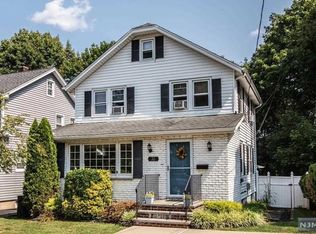 33 Windsor Rd, Oradell, NJ 07649