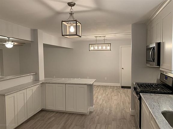 4th image of 1041 11th Ave
