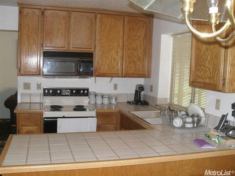 2nd image of 3226 Saxonville Way