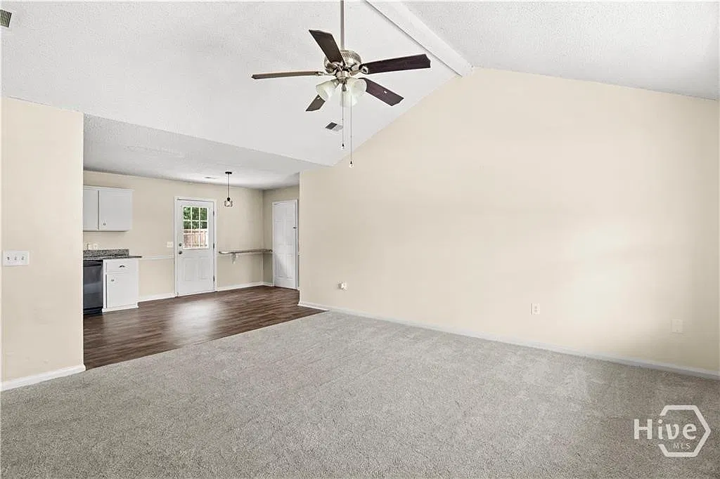 4 bed, 2.0 bath, 1400 sqft, $2,075 — Photo 4