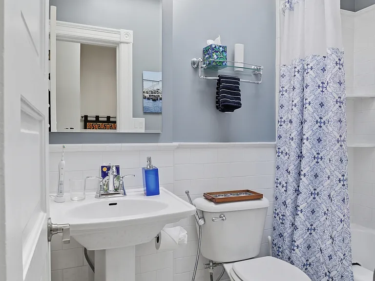 1526 D St SE #1 — Photo 20