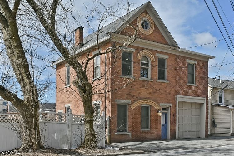 1st image of 50 Diller Ave