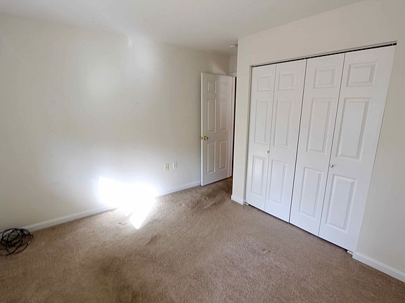 5th image of 118 Watermans Ct