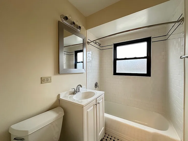 1644 W Sherwin Ave #C3 — Photo 18