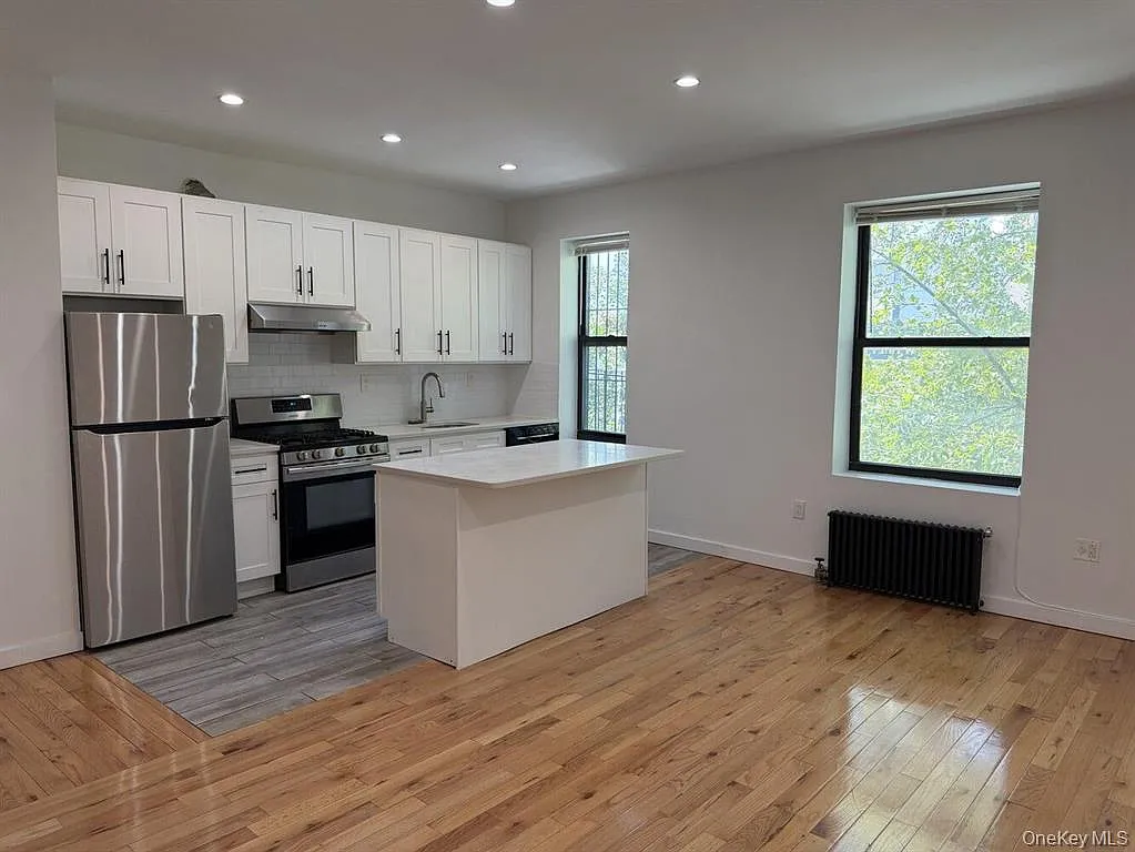 Gerard Ave — Photo 2