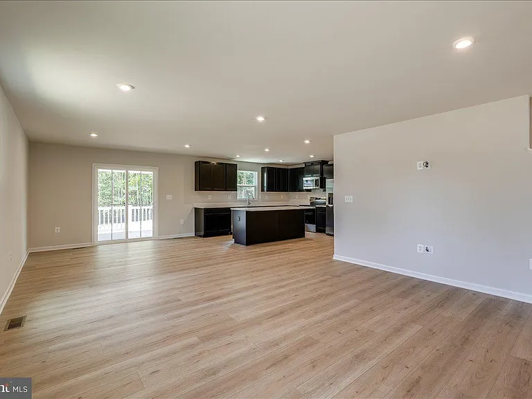18045 South Village Dr — Photo 7