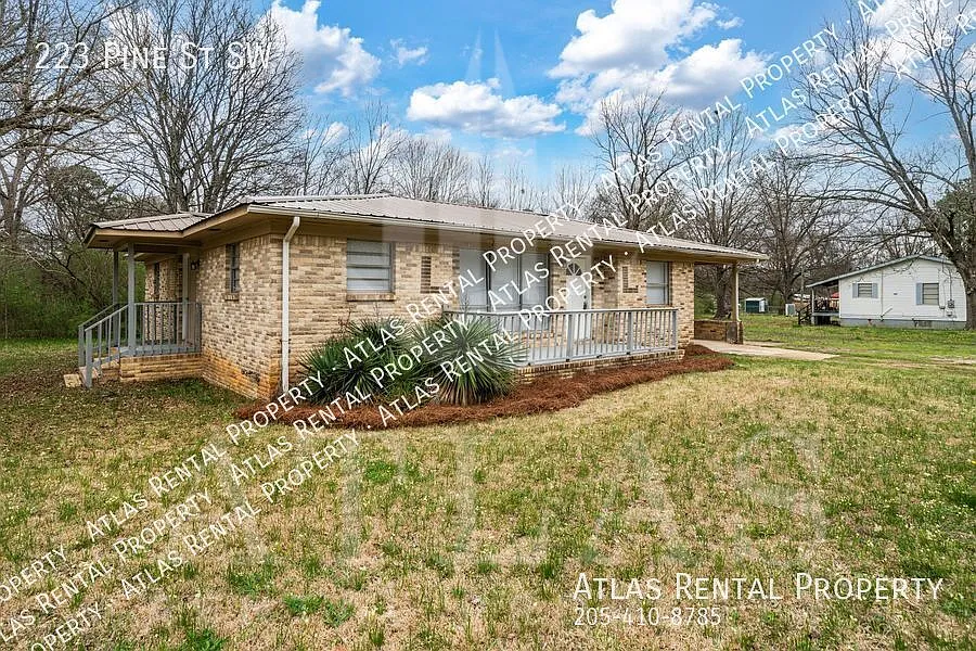 Accepting Section 8 Vouchers: Stylish Comfort Meets Spacious Living Renovated 3BR/2BA Home! — Photo 2