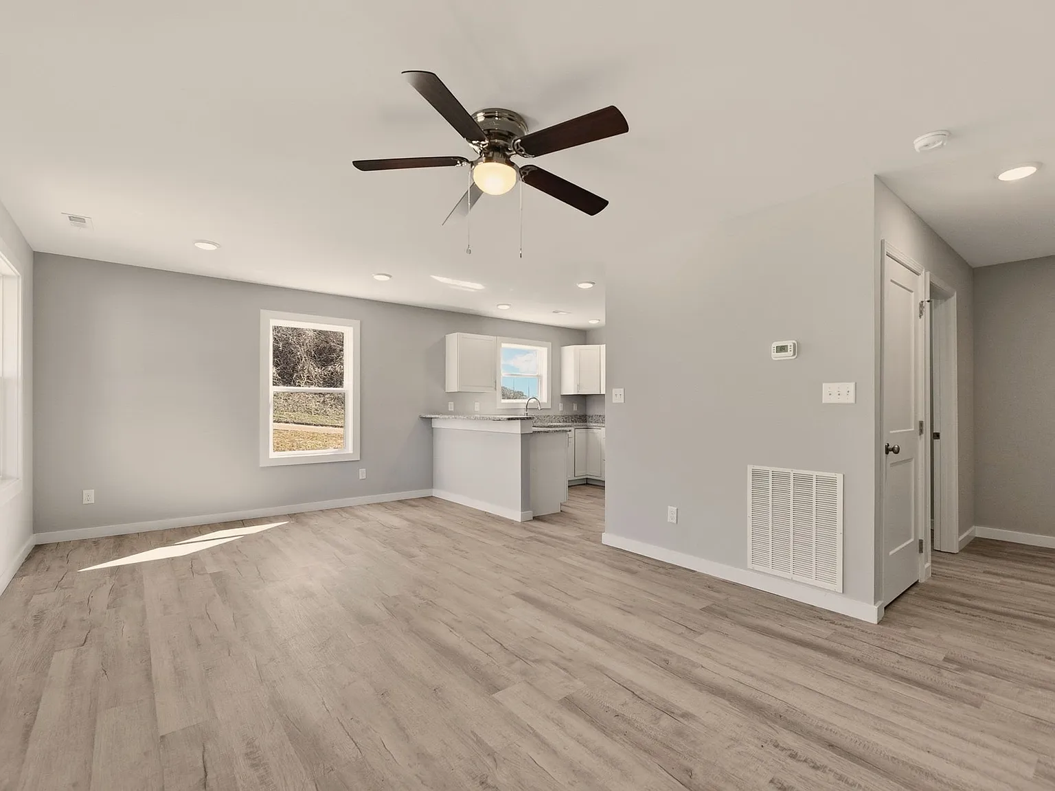 3 bed, 2.5 bath, 1150 sqft, $2,000 — Photo 4