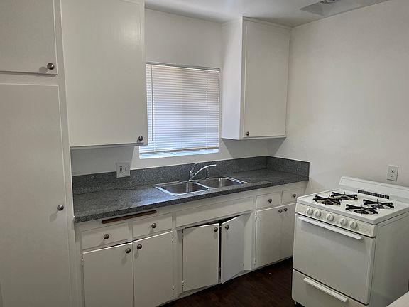 5th image of 6600 Whitsett Ave APT 9