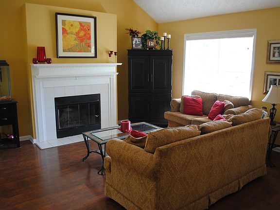 5th image of 98 Saddlebrook Dr
