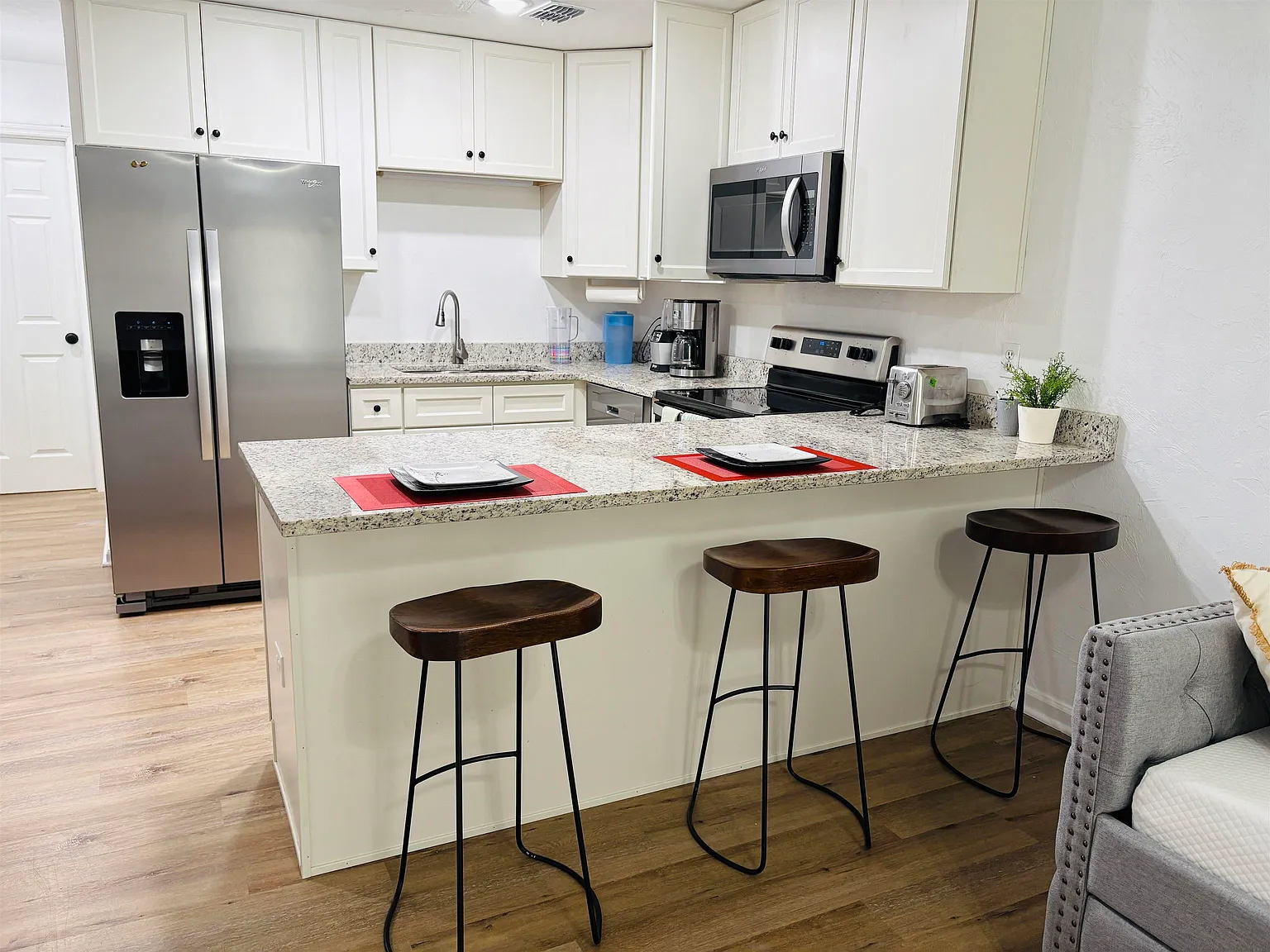2 bed, 928 sqft, $1,800 — Photo 2