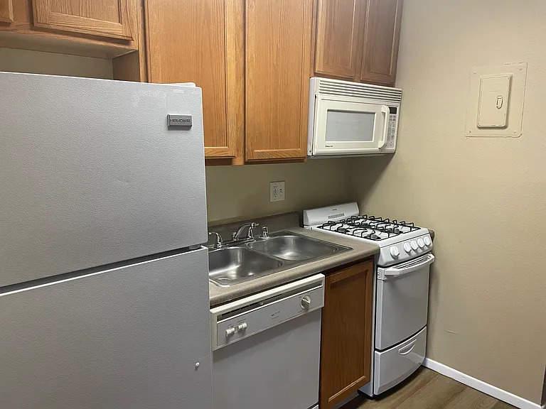 Updated North UNM Studios with All Utilities and WIFI Included — Photo 25
