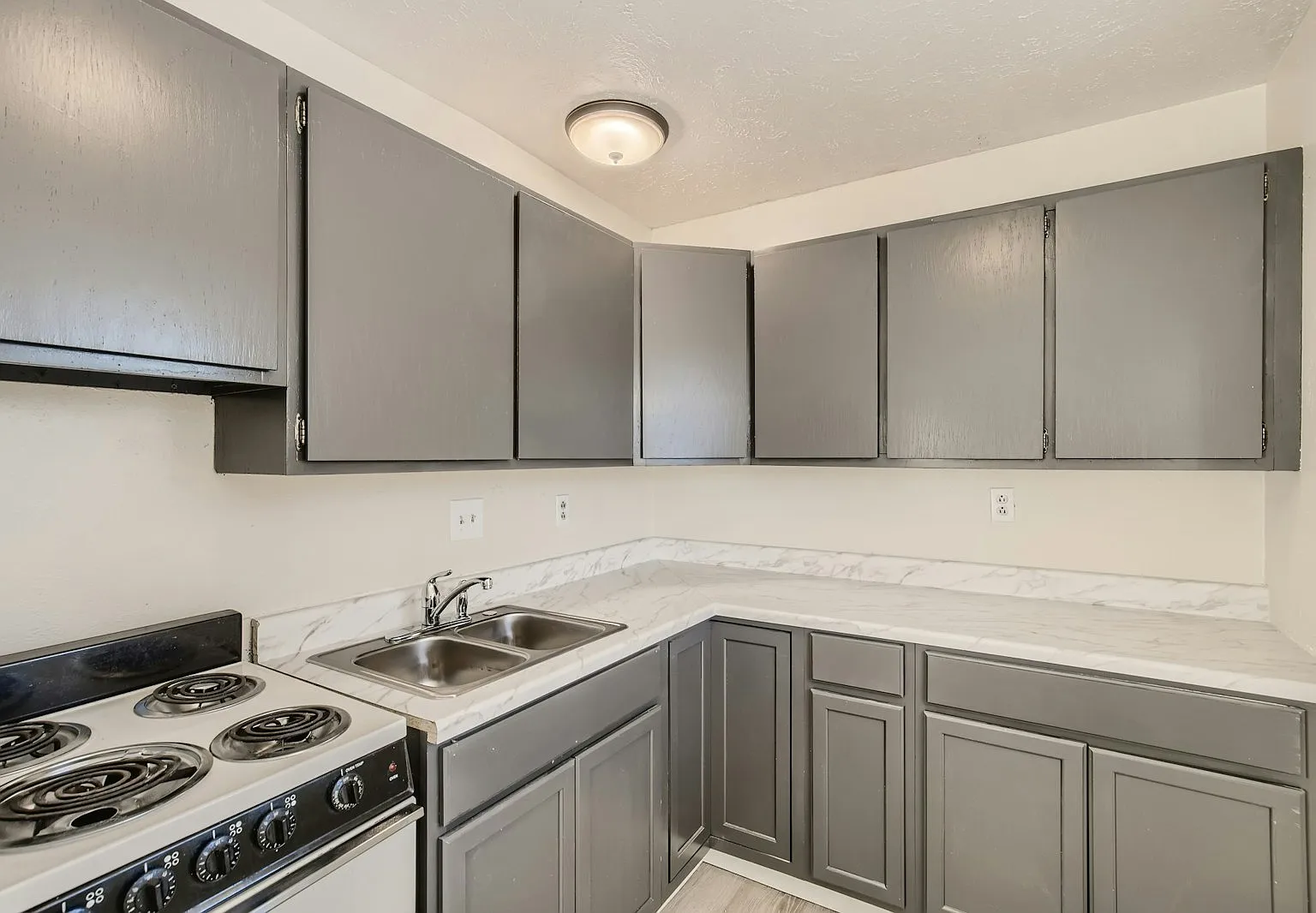 1638 Willodene Drive, Unit 1638 Willodene Dr. — Photo 2