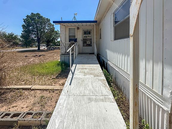 3rd image of 208 SW Avenue J