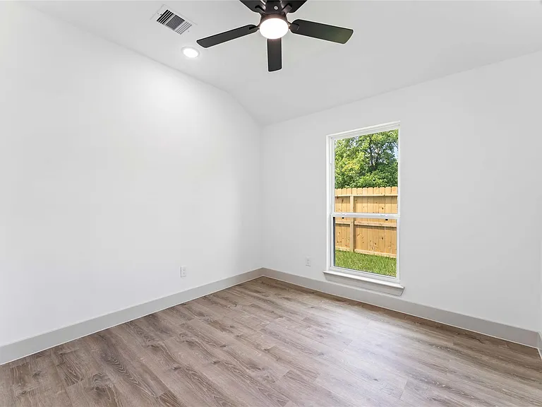 9001 Nyssa St #B — Photo 16